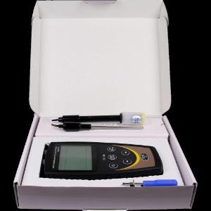 Oakton® EC100 portable conductivity meter with EC/ATC probe