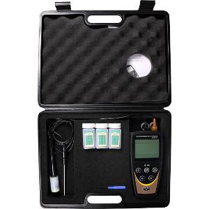 Oakton® EC100 portable conductivity meter kit with case, EC/ATC probe, and solutions