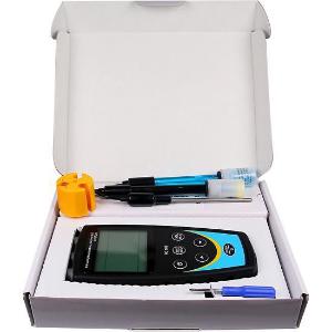 Oakton® PC100 portable pH/conductivity meter with pH, EC/ATC, and temperature probes