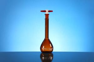 Volumetric flask, amber, with PTFE stopper