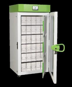 Upright SU780XLE -80 °C µltra-low temperature freezer shown with optional racks