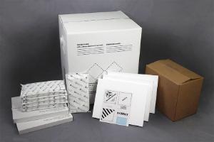 Sample transport summer shipper 80, with compliant labels, payload box, colds packs and spacers