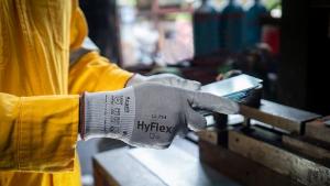 HyFlex® 11-754 industrial gloves, application