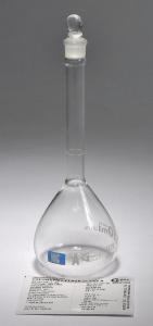 Volumetric flask, glass, with stopper, class A
